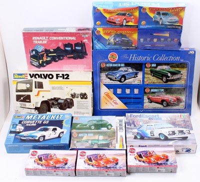 Lot 953 - 10 various plastic kits with examples...