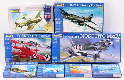 Lot 951 - 8 mixed scale Revell model aircraft kits, with...