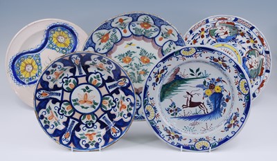 Lot 2142 - A collection of five Delft polychrome chargers,...