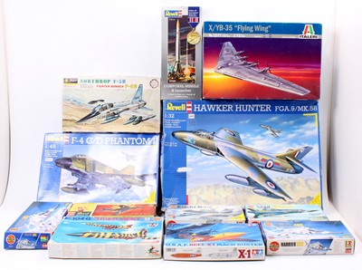 Lot 965 - A box containing 12 mixed aircraft kits, with...