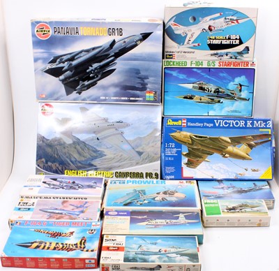 Lot 968 - A box containing 13 Cold War era aircraft kits...