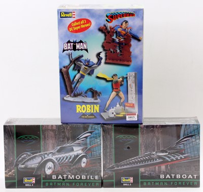 Lot 983 - A collection of Revell boxed plastic kits to...