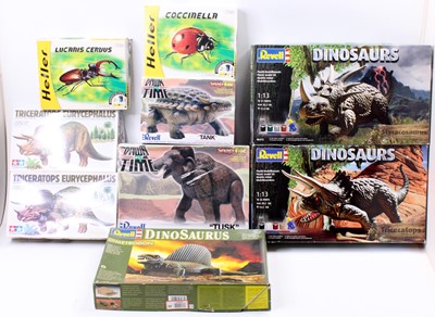 Lot 956 - A collection of 9 various boxed dinosaur...