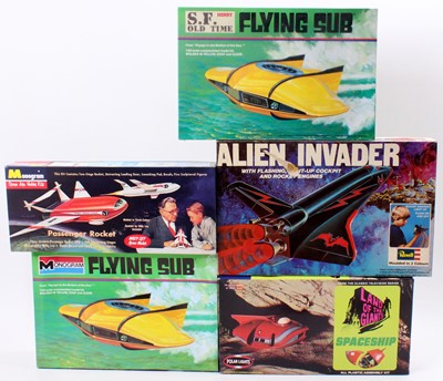 Lot 971 - A collection of TV and sci-fi related boxed...