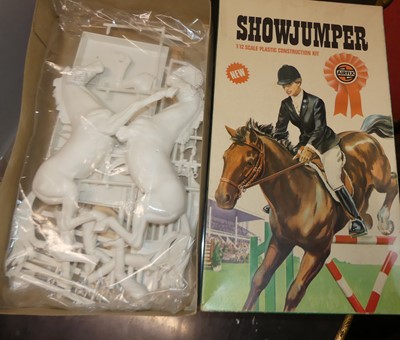 Lot 989 - An Airfix 1/12 scale Show Jumper kit group,...