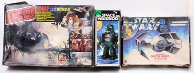 Lot 962 - A collection of Star Wars plastic kits and...