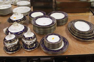 Lot 123 - A Spode blue and gilt decorated dinner service