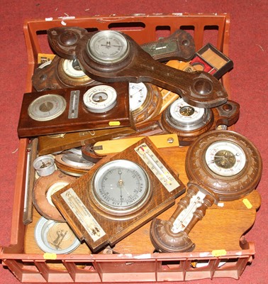 Lot 154 - A collection of vintage barometers