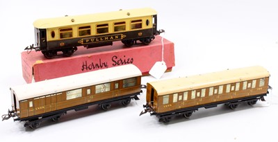 Lot 133 - Three Hornby No.2 bogie coaches: probably 1925-...