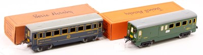 Lot 140 - Two Train Serie Hornby bogie coaches: Voiture...