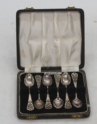 Lot 293 - A set of six George V silver teaspoons,...