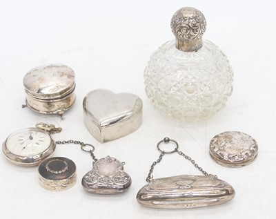 Lot 300 - Mixed silverware to include a silver pair...