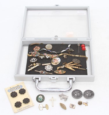 Lot 391 - A collection of costume jewellery, to include...