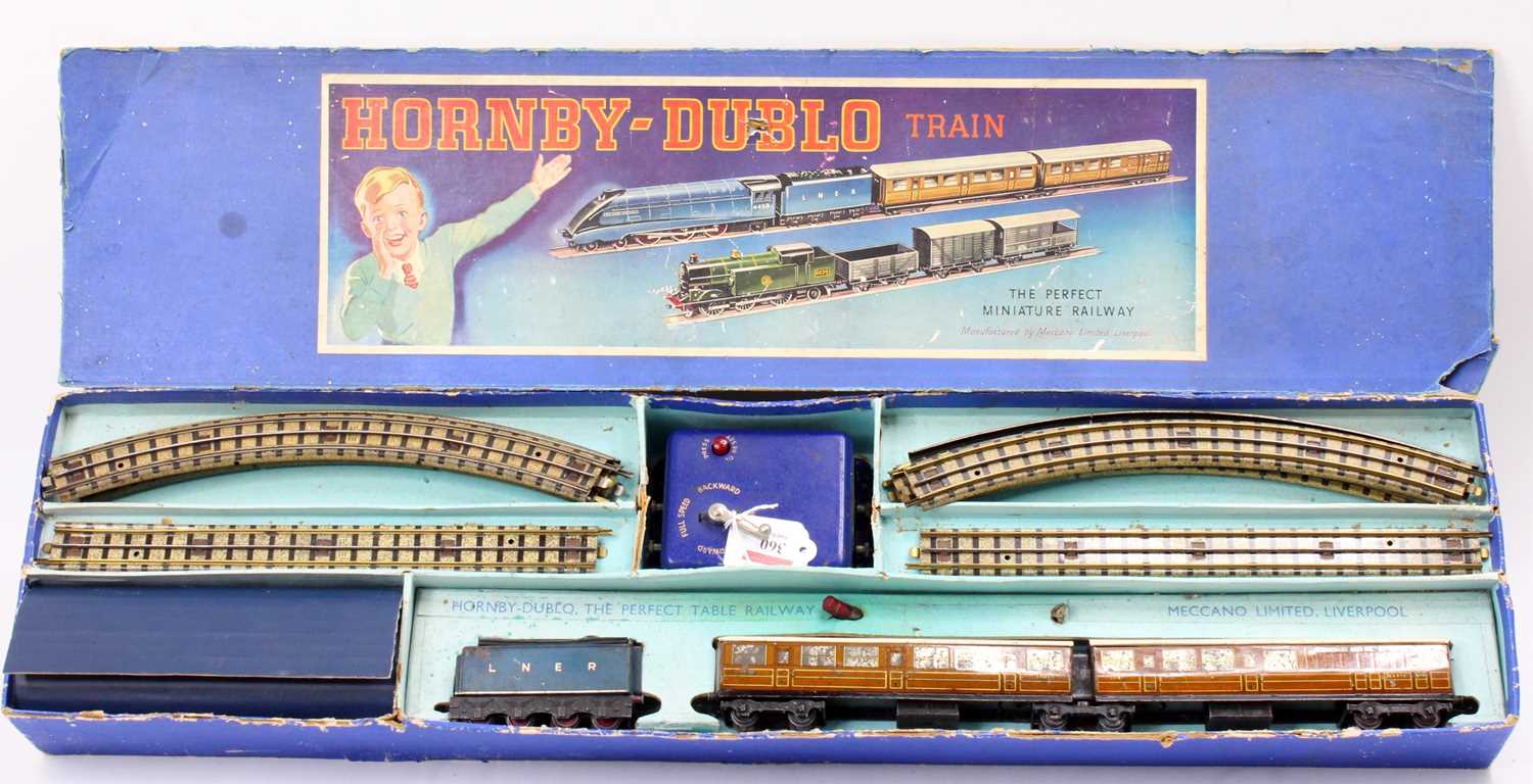 Lot 360 - Pre-war Hornby-Dublo EDP1 3-rail passenger set...
