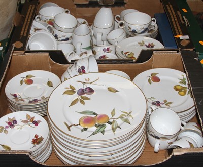 Lot 555 - A Royal Worcester Evesham pattern part dinner...