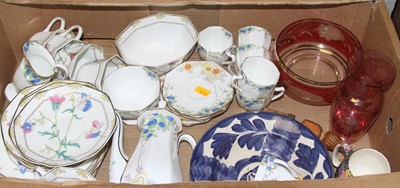 Lot 571 - A collection of mixed ceramics to include a...