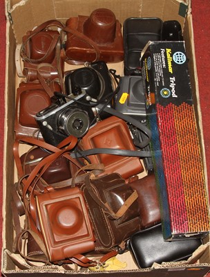 Lot 587 - A collection of vintage, mainly SLR, cameras