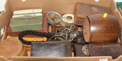 Lot 612 - Miscellaneous items to include boxes and a...