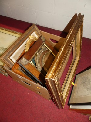 Lot 1117 - Assorted wooden and gilt composition picture...