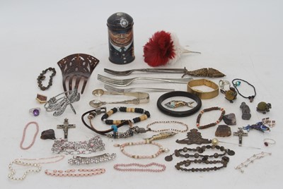 Lot 419 - A collection of costume jewellery to include...