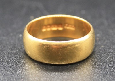 Lot 328 - A 22ct gold wedding ring, sponsor VWA, 7.1g,...