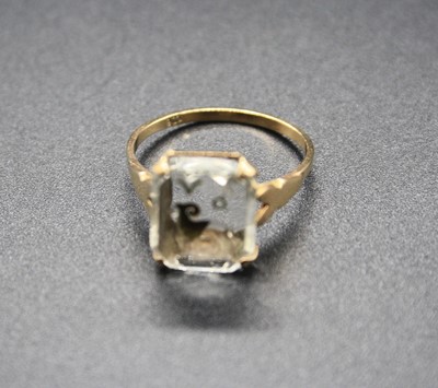 Lot 333 - A vintage 9ct gold and rock crystal intaglio...