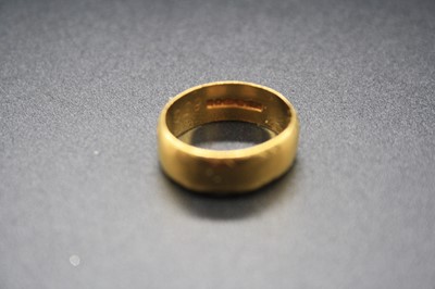 Lot 342 - A 22ct gold wedding band, sponsor S&W, 5.7g,...