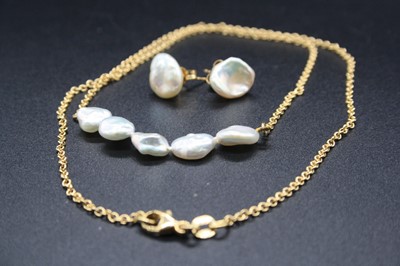 Lot 343 - A modern 18ct gold and cultured pearl set...