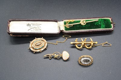 Lot 351 - Assorted gold and yellow metal, to include a...