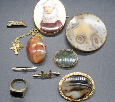 Lot 354 - Mixed lot to include porcelain and gilt metal...