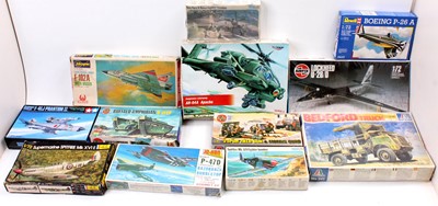 Lot 946 - 12 various boxed military themed mixed scale...