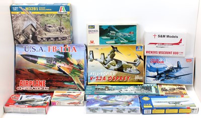 Lot 948 - 12 various boxed mixed military plastic kits...