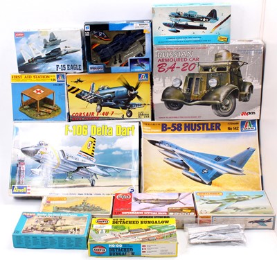 Lot 943 - 13 various boxed military interest vehicle and...