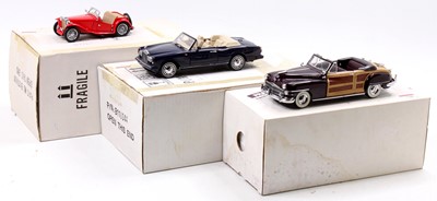 Lot 799 - A collection of three various 1/24 scale...