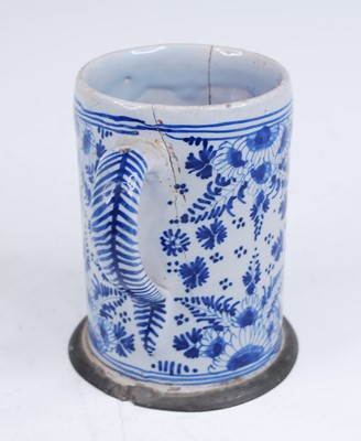 Lot 2081 - An English blue and white delftware tankard,...