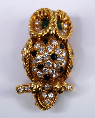 Lot 2391 - An 18ct yellow gold multi-stone owl brooch,...
