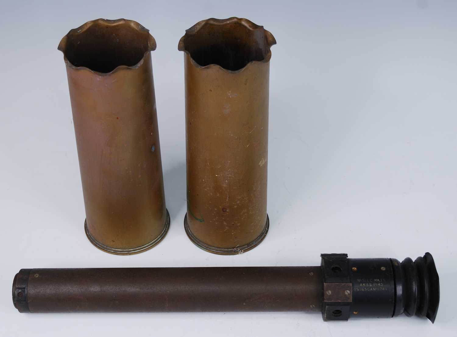 Lot 638 - A WW II No.51 Mk.IS sighting scope, marked AK...
