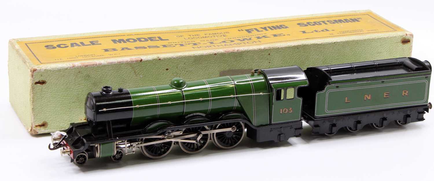 Lot 194 - Bassett-Lowke 5304/0 Flying Scotsman No.103 on...