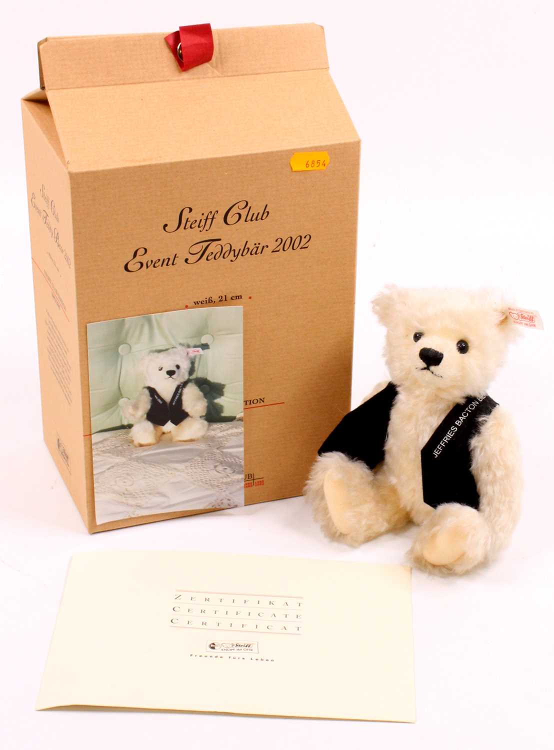 Lot 760 - Steiff Club Event Bear 2002, white tag 420337,...