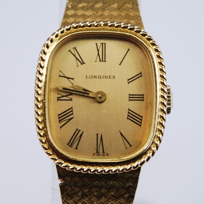 Lot 2419 - A 9ct yellow gold lady's Longines manual wind...