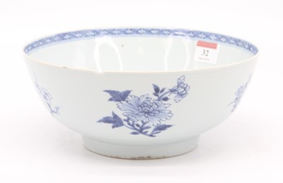 Lot 32 - An 18th century Chinese blue and white...