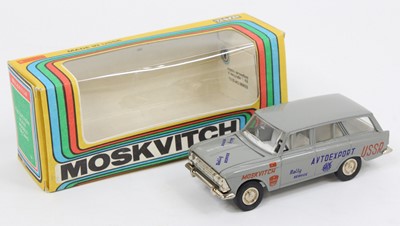 Lot 1512 - Moskvitch 1/43rd scale diecast model of a 427...