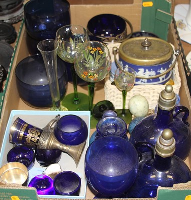 Lot 80 - A collection of glassware to include a pair of...