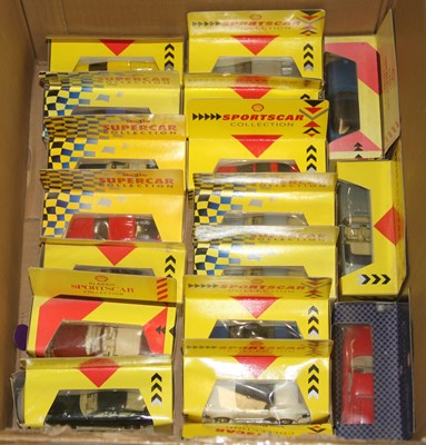 Lot 94 - A box of Maisto Supercar Collection model cars,...