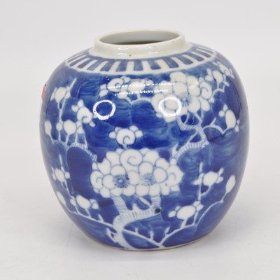 Lot 161 - A Chinese blue & white ginger jar decorated...