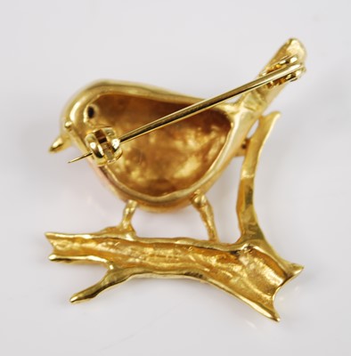 Lot 2512 - A 9ct yellow gold brooch depicting a robin on...