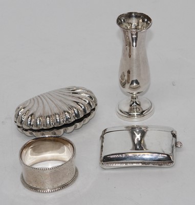 Lot 355 - An Edwardian silver vesta with hinged...