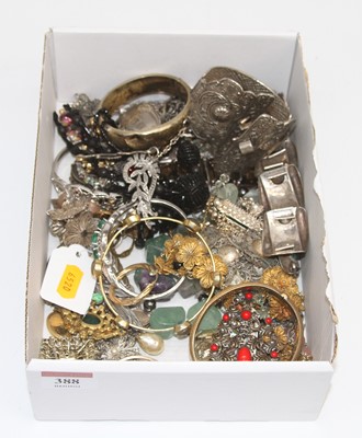 Lot 388 - A box of miscellaneous costume jewellery to...