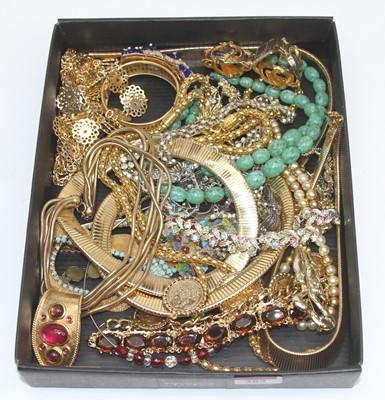 Lot 389 - A box of miscellaneous costume jewellery to...