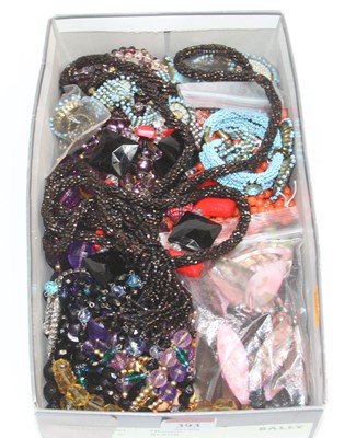 Lot 393 - A box of miscellaneous costume jewellery to...